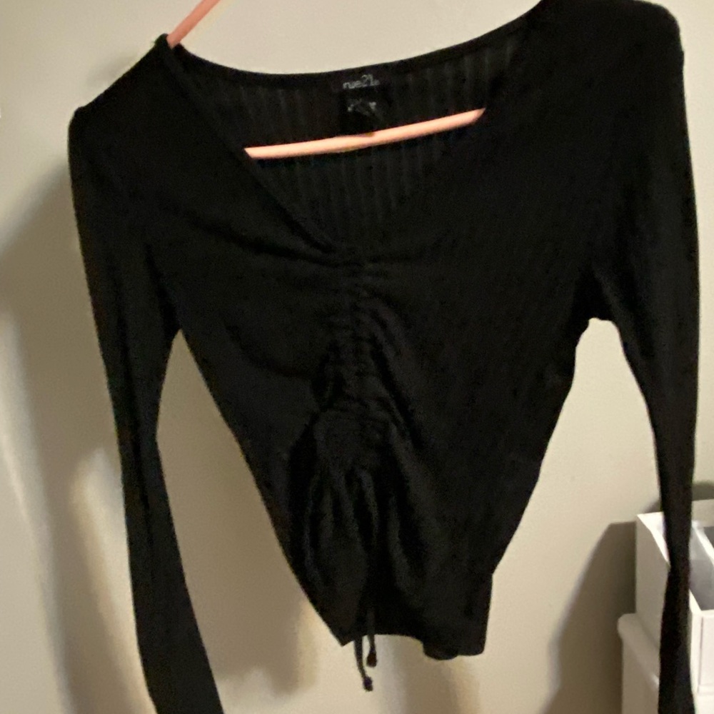 Black cinching top